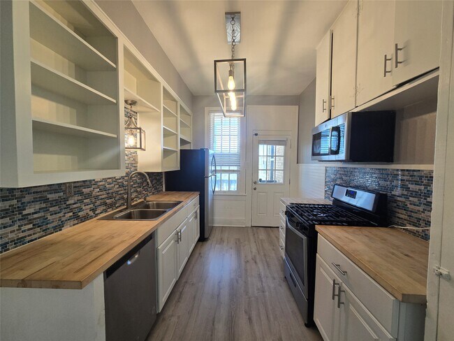 Building Photo - 725 Broadway Avenue J