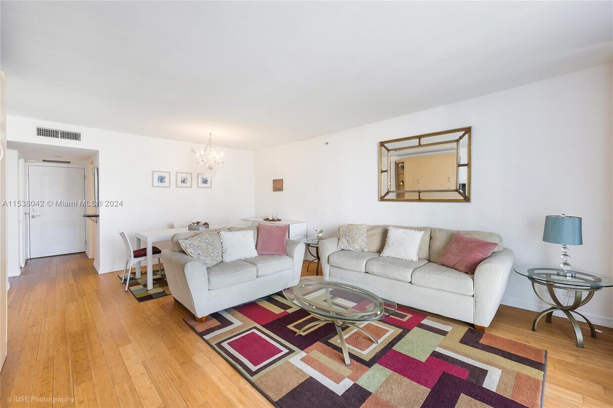 Primary Photo - 100 Bayview Dr