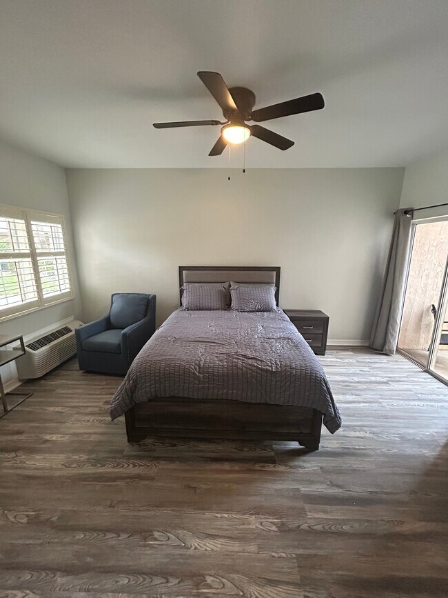 Foto del edificio - 9921 Perfect Dr