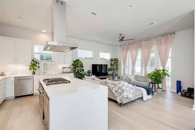 Foto del edificio - 5002 Pecan Springs Rd