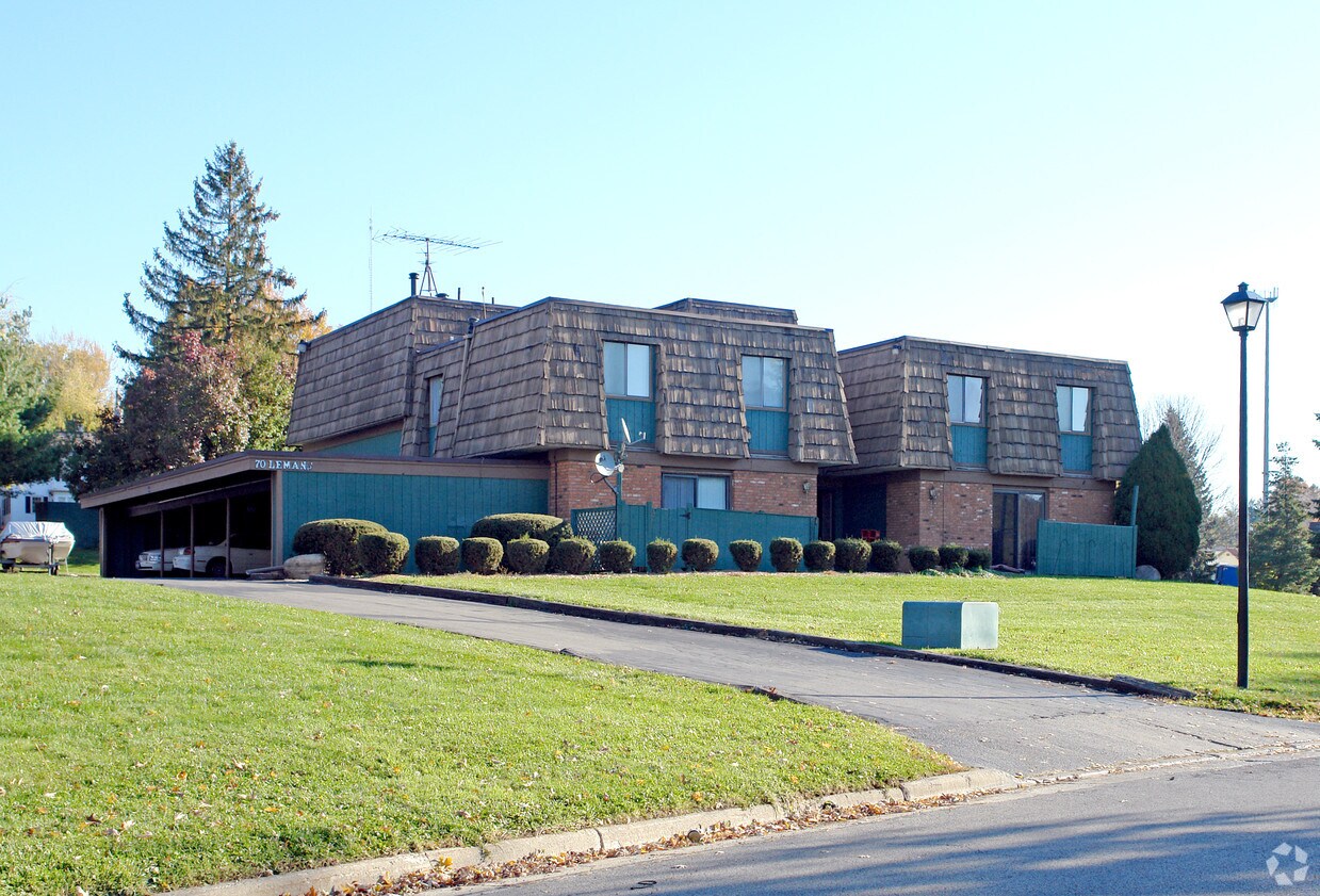 Primary Photo - 70 Lemans Dr