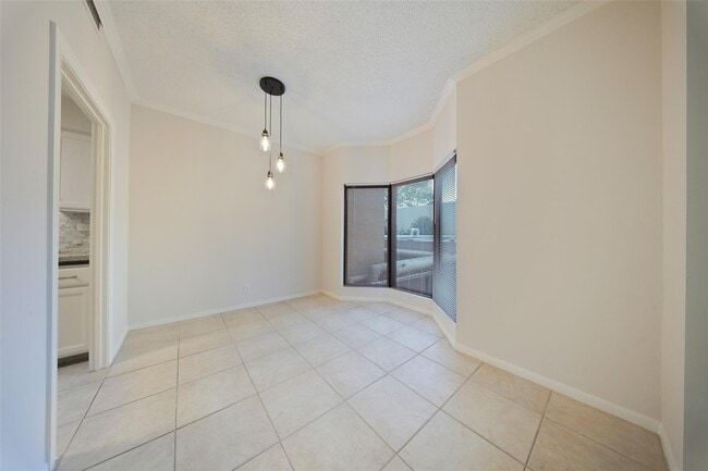 Building Photo - 661 Bering Dr