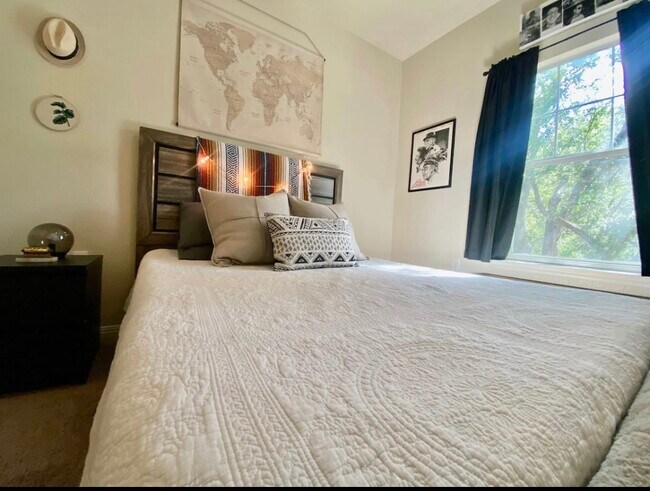Foto del edificio - 2303 E 10th St