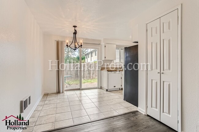 Building Photo - Charming Unit 2 Beds 1 Bath waiting for you!!! NEW PRICE $1,595 and REDUCED SECURITY DEPOSIT!!
