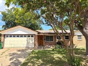 Building Photo - 3720 Eastridge Dr