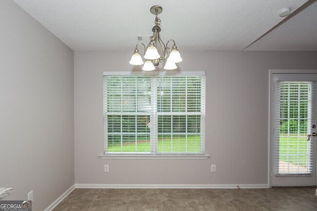 Building Photo - 70 Savoy Park Dr