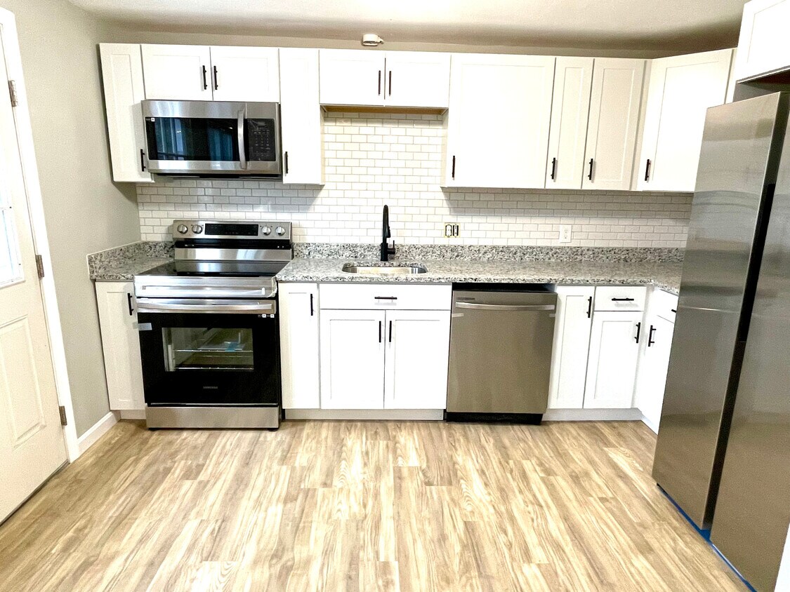 84 Tuttle Ln Unit A, Greenland, NH 03840 Apartments in Greenland, NH