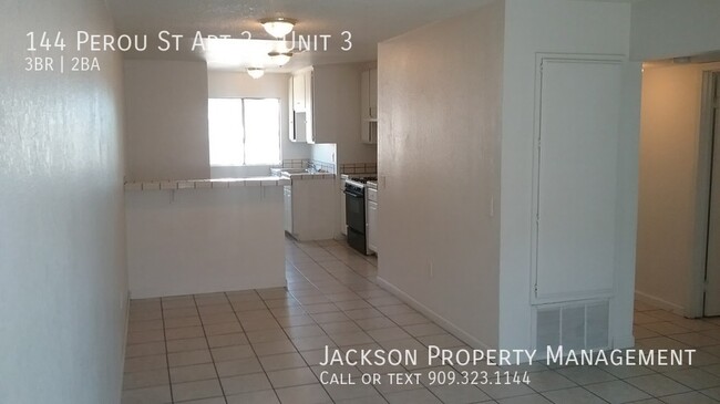 Building Photo - Spacious 3 Bedroom Unit