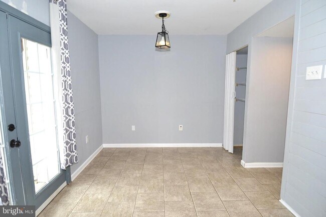 Foto del edificio - 1465 Stoney Point Way