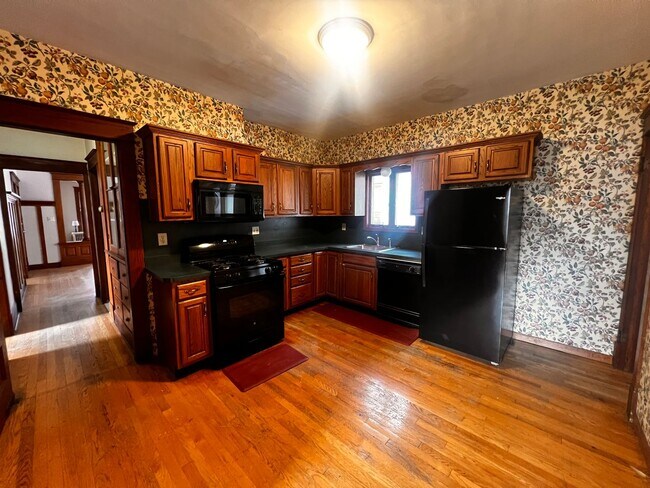 Building Photo - 64 Summit Ave