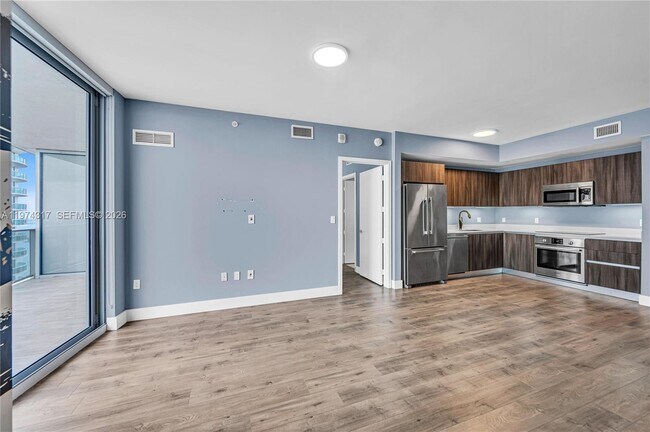 Foto del edificio - 488 NE 18th St