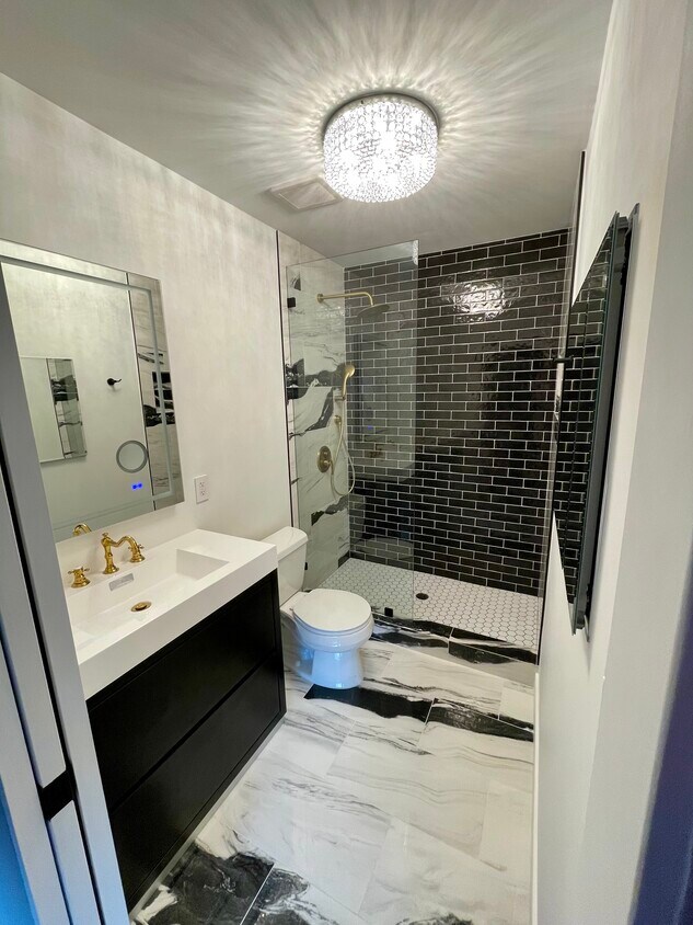 Foto principal - 10817 Whipple St