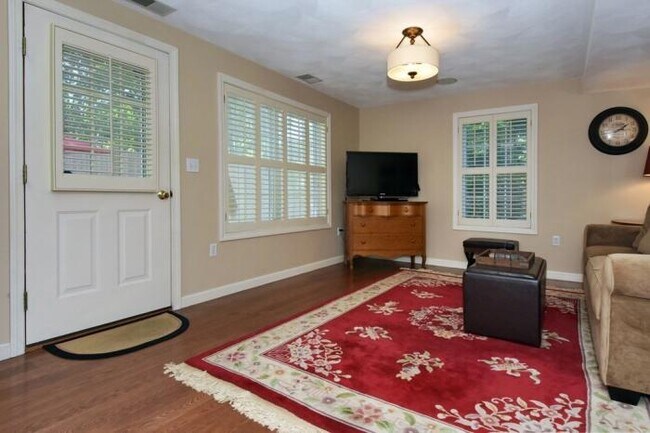 Building Photo - 2 bedroom in Danvers MA 01923
