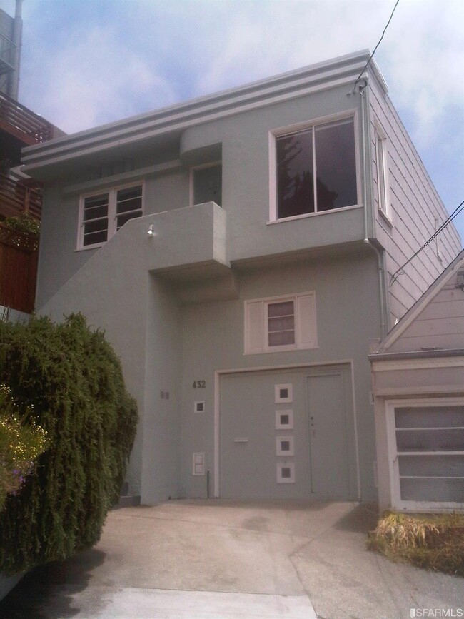Building Photo - 432 Detroit St