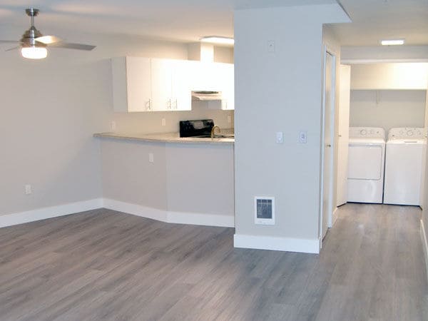 Interior Photo - Elliott Pointe