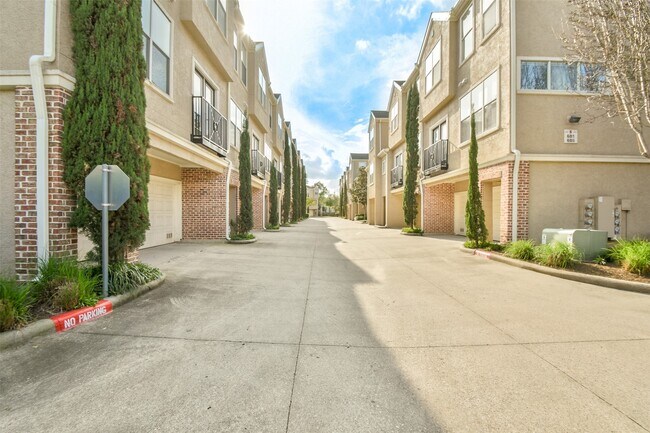 Building Photo - 12707 Boheme Dr