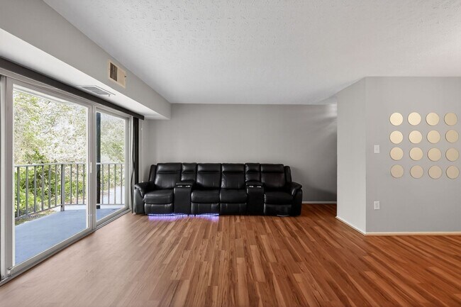 Foto del edificio - 5200 Newton St