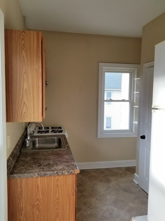 Kitchen - 1101 Lake Ave