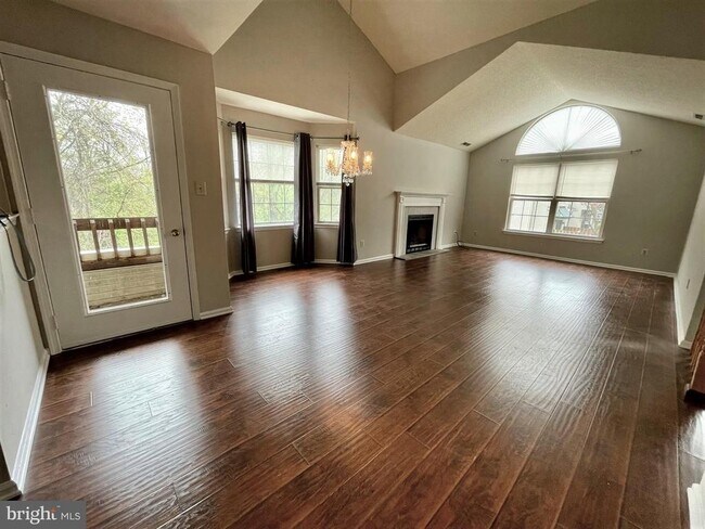 Foto del edificio - 3708 Waltham Ct