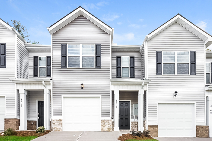 Foto principal - Incredible 3 Bedroom Townhome in Augusta!