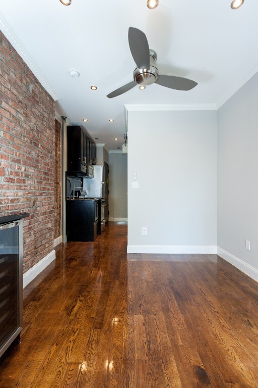 Building Photo - 314 E 106th St