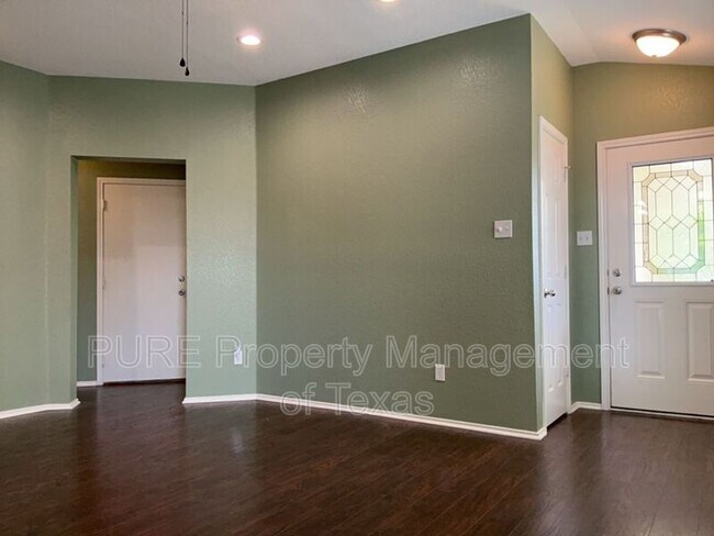 Building Photo - 908 Gentry Dr