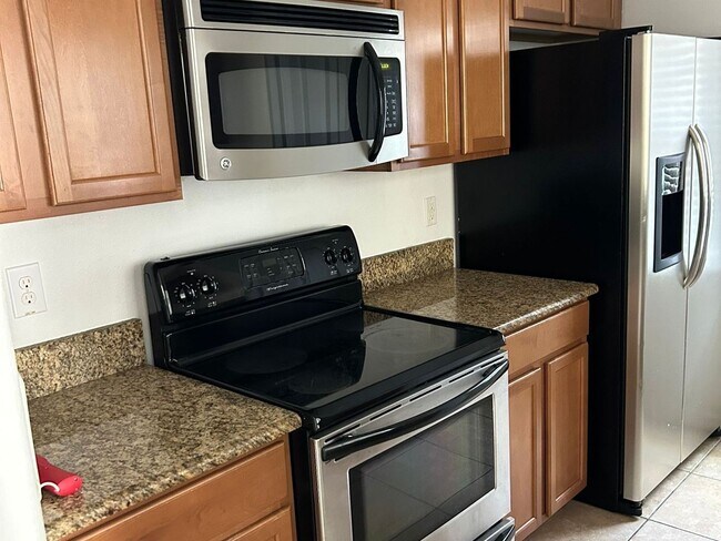 Building Photo - 3 Bedroom Single Family Home in Zephyrhills