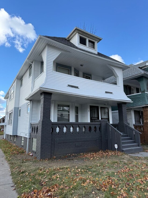 Primary Photo - 3058 E 116th St