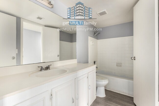 Foto del edificio - 2413 W Hazelwood St