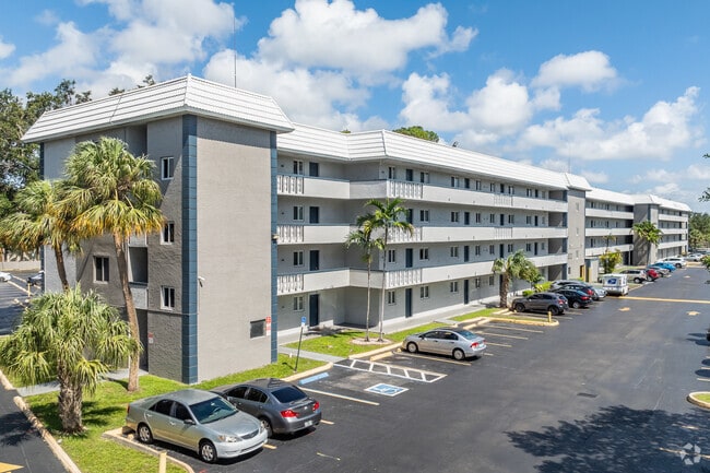 Foto del edificio - Cutler Gardens Apartments