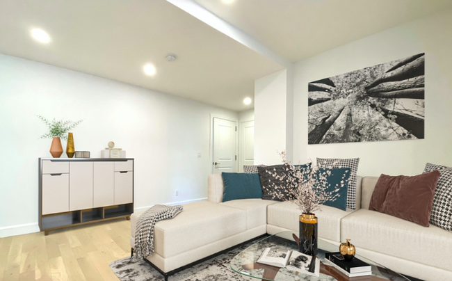 Livingroom - 155 E 48th St