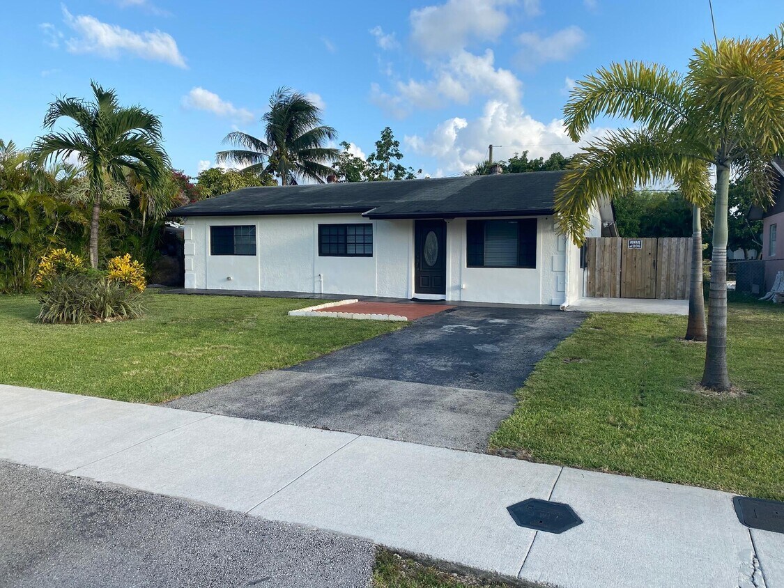 Primary Photo - 4360 NW 61st St
