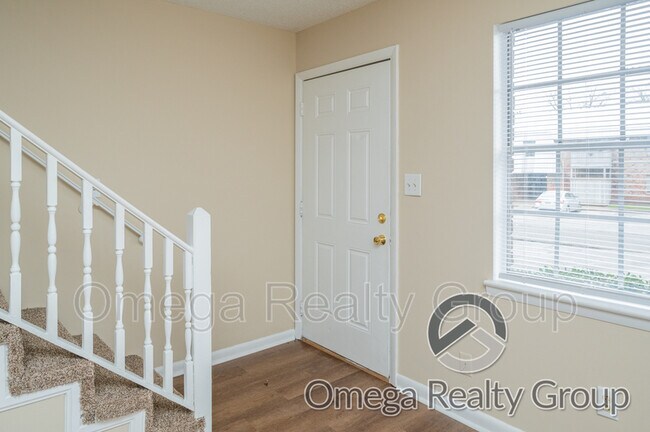 Building Photo - 425 Oakwood Ave