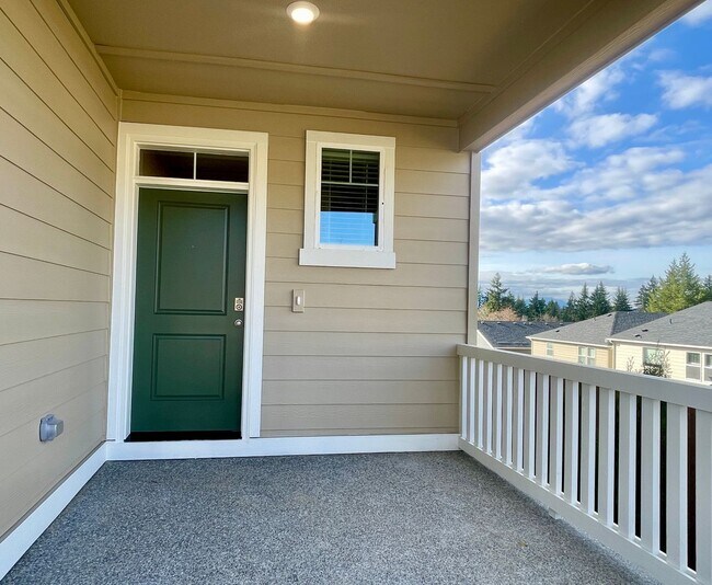 Building Photo - Stunning views and Quality Newer Construct...