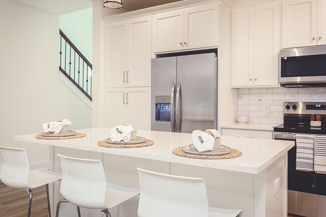 Gabinetes personalizados - 2017 Wyatt Street - OFF CAMPUS HOUSING!!!