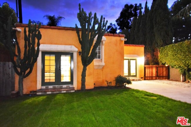 Building Photo - 1847 E Del Mar Blvd