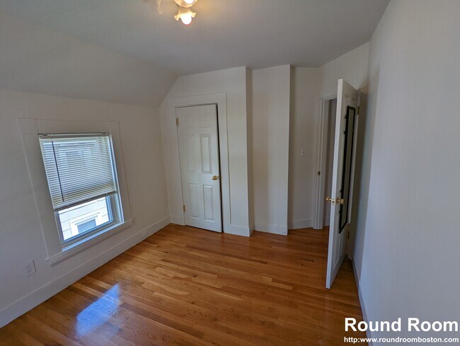 Building Photo - 33 Winship St