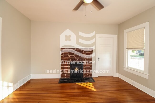 Building Photo - 3023 River Dr