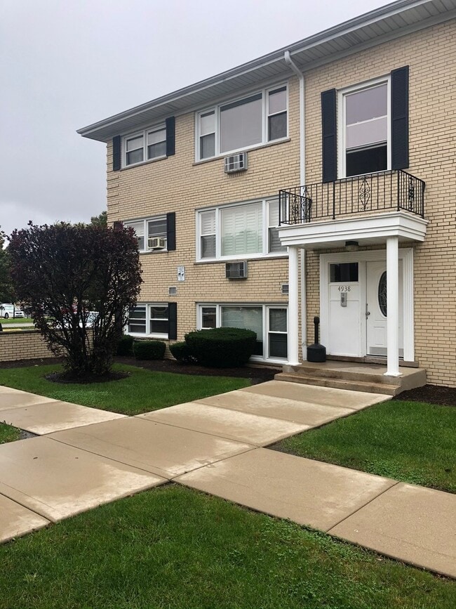 Building Photo - 4938 N Leonard Dr