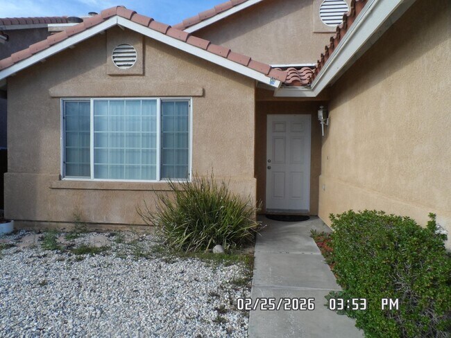 Foto del edificio - 3 Bedrooms, 2 Bathrooms, Approx 1582 sq. ft., 2 Car Garage, Fenced Back Yard, Rock-scaped Front Y...