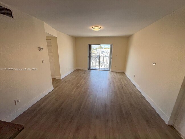 Foto del edificio - 1933 SW 7th St