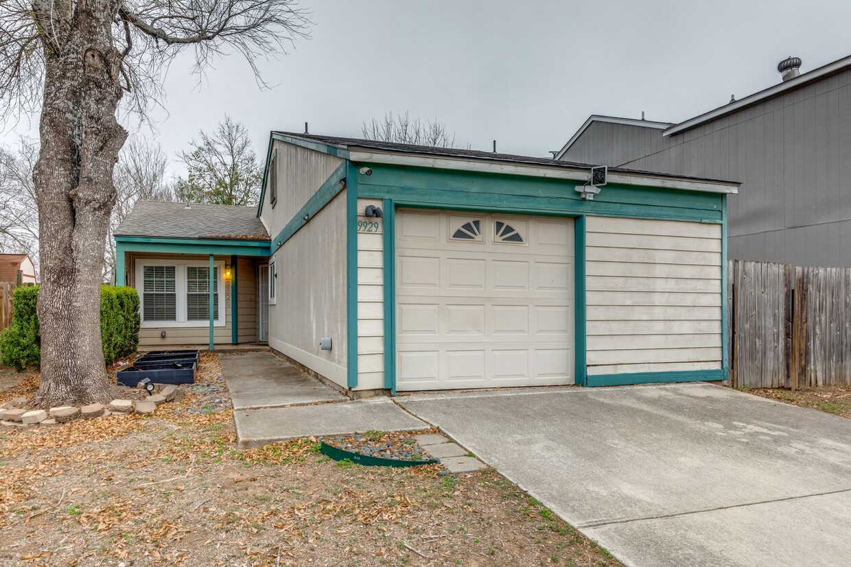 Primary Photo - 2-BEDROOM HOME IN HIDDEN MEADOW