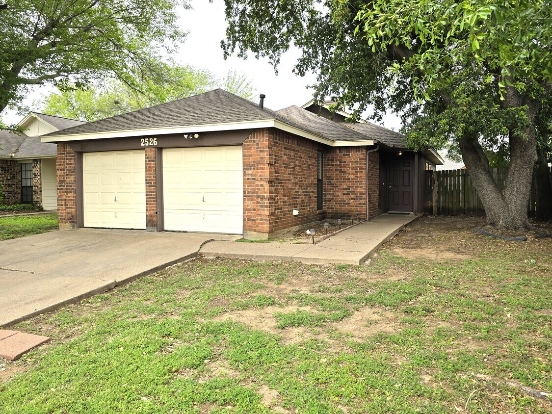 2526 Butterfield Dr, Fort Worth, TX 76133 House Rental in Fort Worth