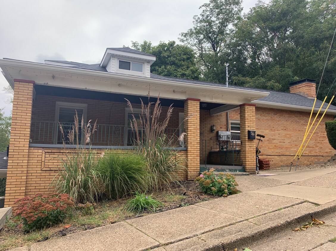 1015 Rice Ave Unit Apartment 2, Ambridge, PA 15003 Room for Rent in