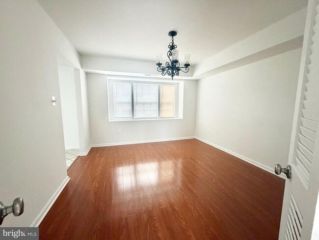 Building Photo - 4001 Middle Ridge Dr