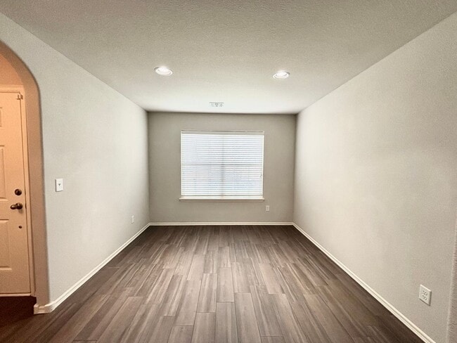 Foto del edificio - Awesome home with community pool!