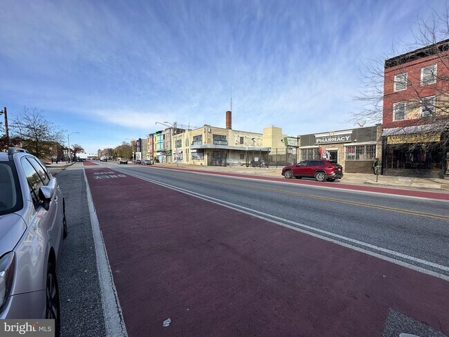 Building Photo - 1349 W North Ave
