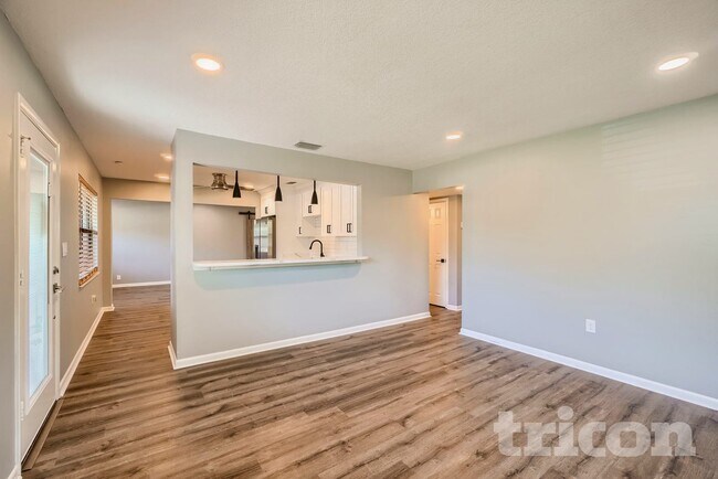 Foto del edificio - 348 Barbara Cir