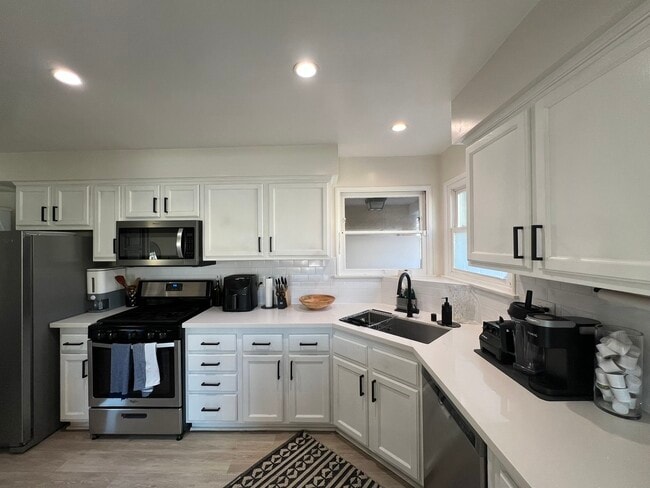 Foto del edificio - 5506 W 123rd St