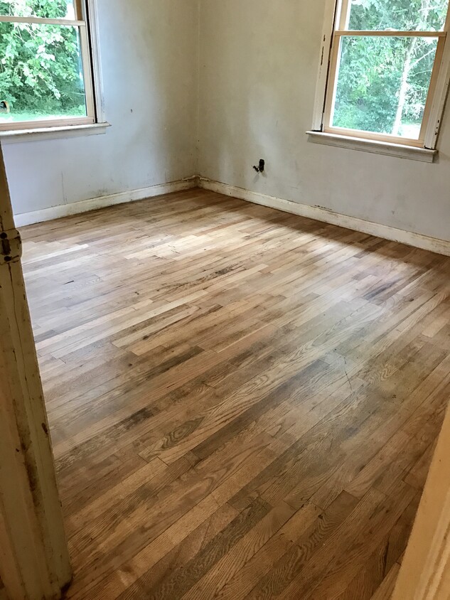 Floors - 681 Bothwell Pl